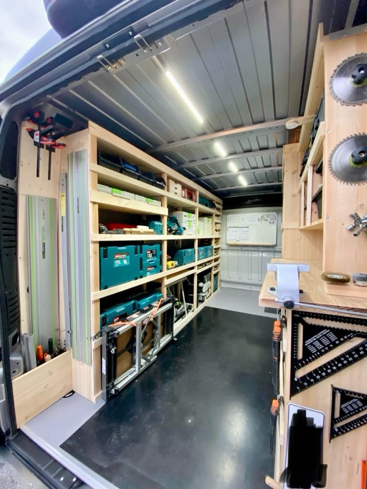 amenagement-vehicules-utilitaires-professionnels-menuiserie-conception